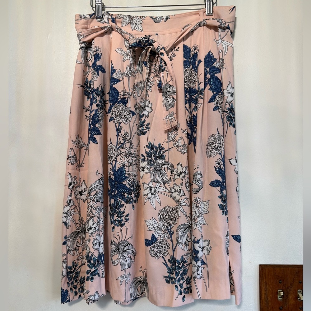 Banana Republic Pink and Navy Floral A-Line Skirt